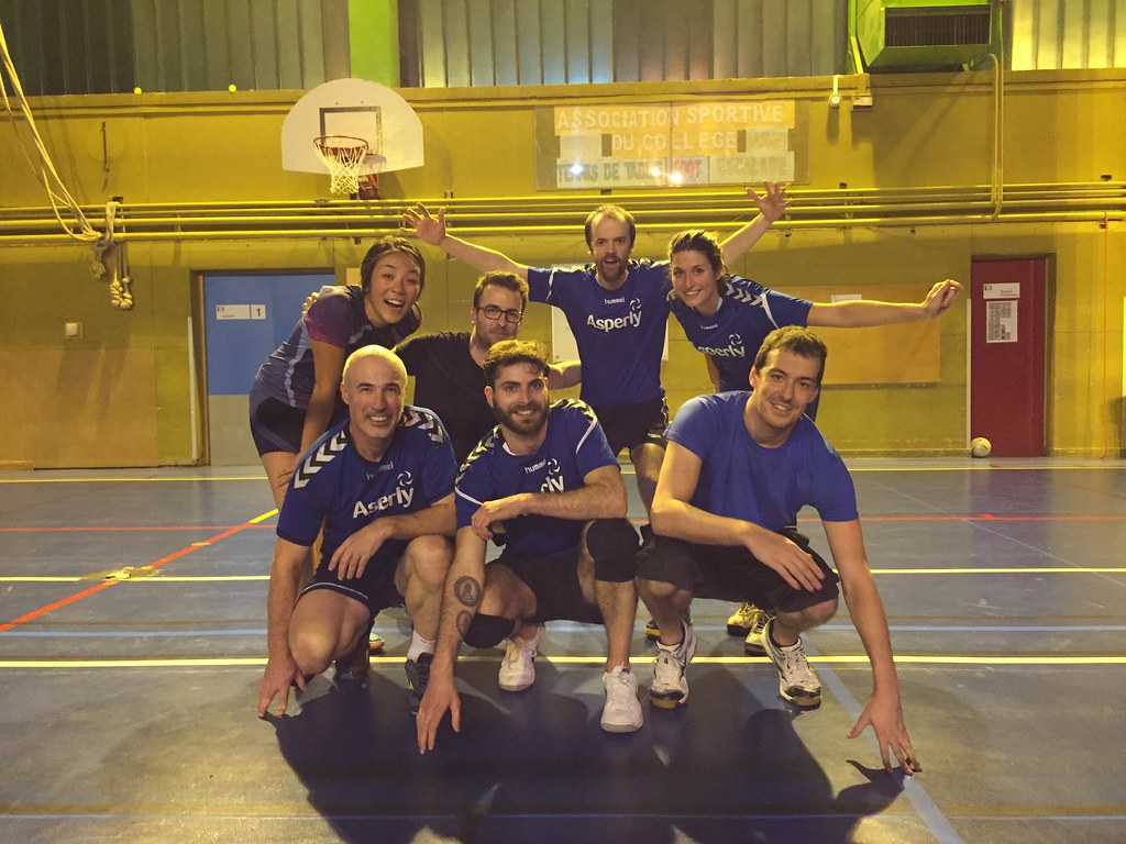 Une équipe de volley en match